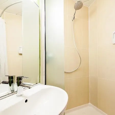 Maurepas Hotel 2*