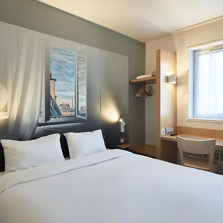 B&B Hôtel MAUREPAS 2*
