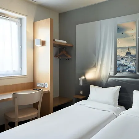 B&B Hôtel MAUREPAS Hotel 2*