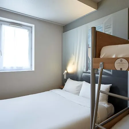Hotel B&B Hôtel MAUREPAS 2*