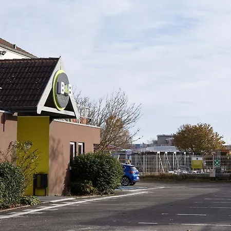 Hotel B&B Hôtel MAUREPAS 2*