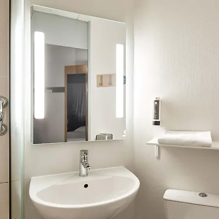 B&B Hôtel MAUREPAS