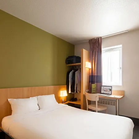B&B Hôtel MAUREPAS Hotel 2*